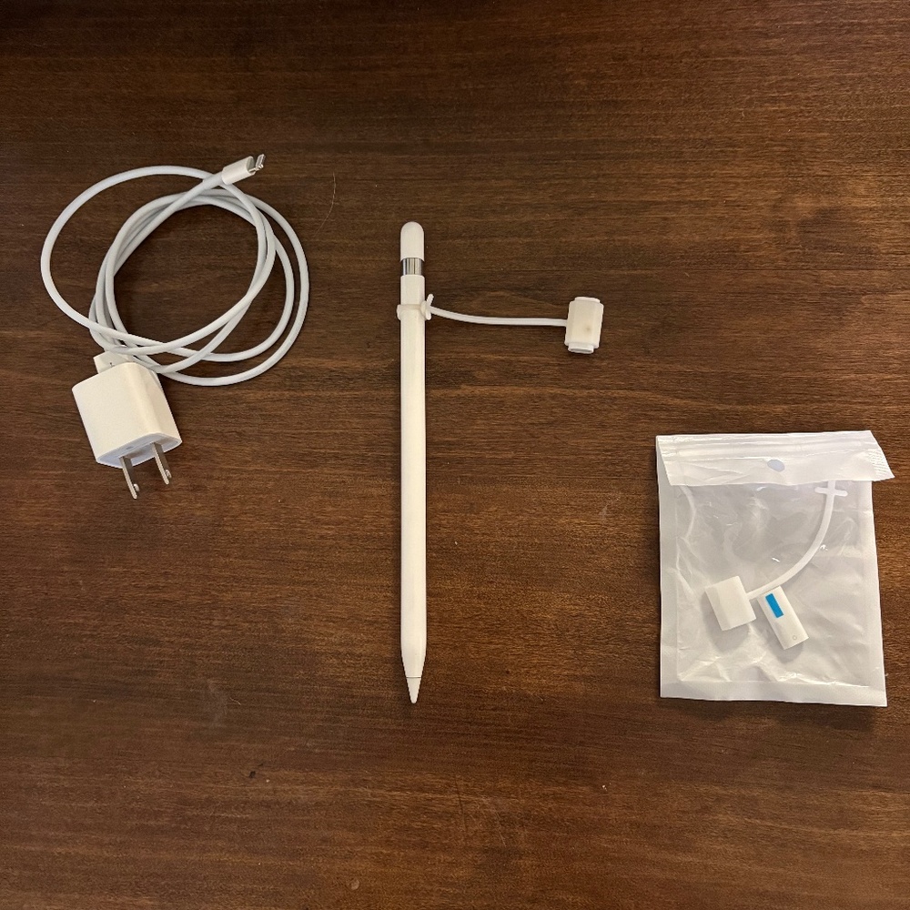 1st Generation Apple Pencil w/ charger & accessories